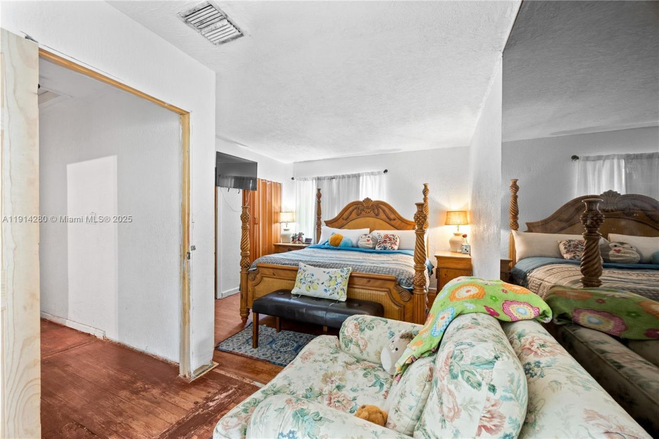 16050 NE 8th Ct, North Miami Beach, FL 33162 Photo