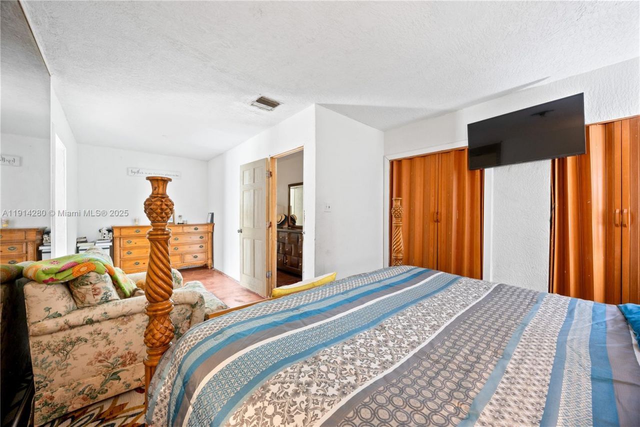 16050 NE 8th Ct, North Miami Beach, FL 33162 Photo