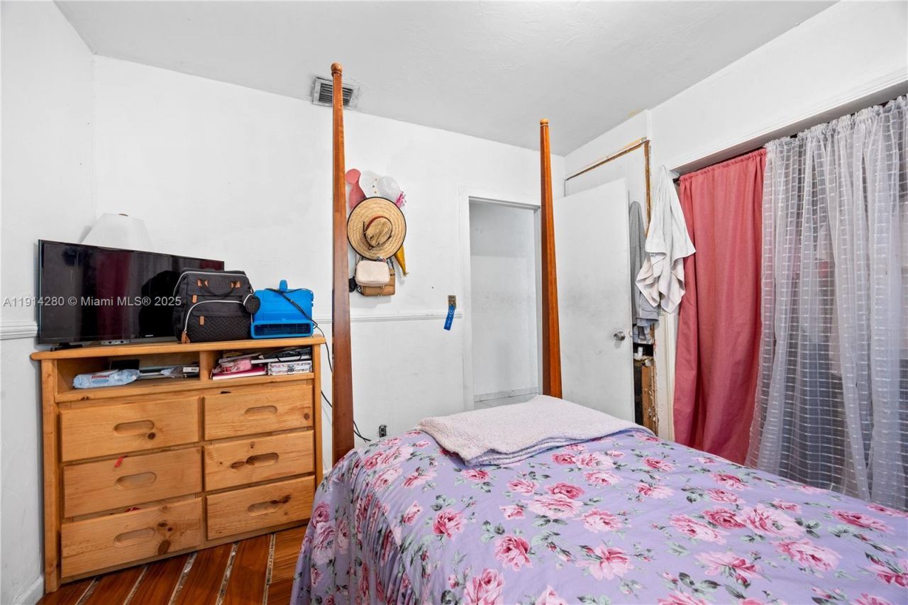 16050 NE 8th Ct, North Miami Beach, FL 33162 Photo