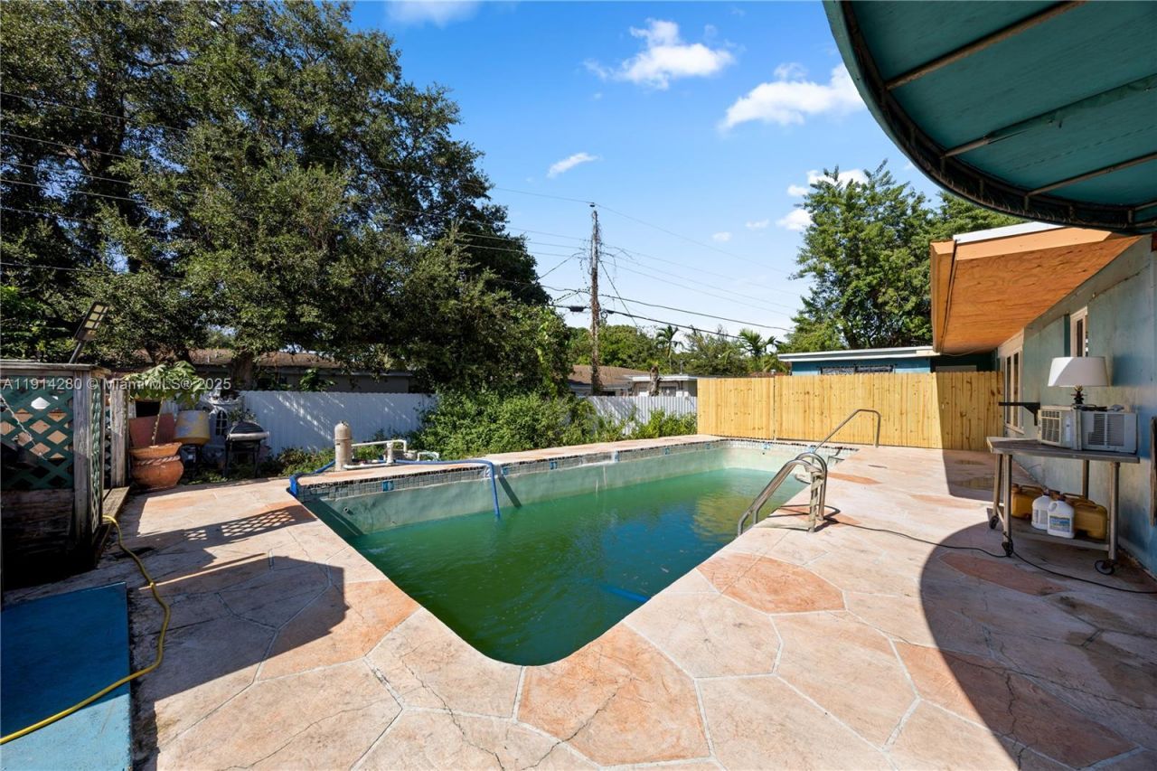 16050 NE 8th Ct, North Miami Beach, FL 33162 Photo