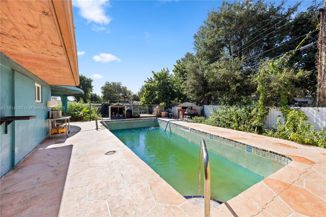 16050 NE 8th Ct, North Miami Beach, FL 33162 Photo