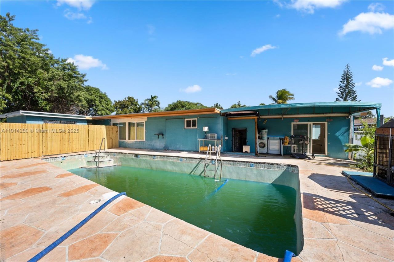 16050 NE 8th Ct, North Miami Beach, FL 33162 Photo