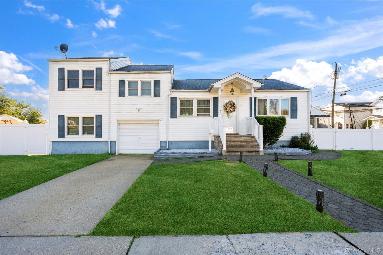 131 S 5th Street, Bethpage, NY 11714 Main Photo