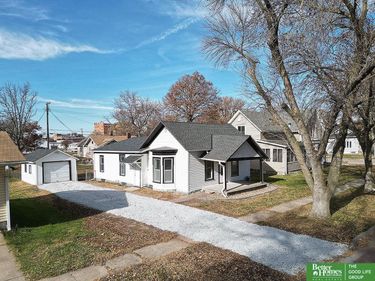 321 N Iowa Avenue N, York, NE 68467