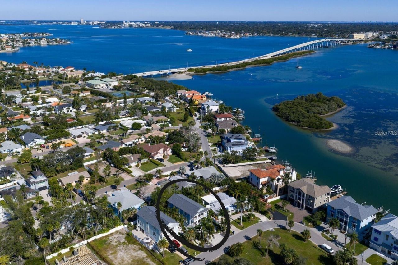 117 6th Street, Belleair Beach, FL 33786 Photo