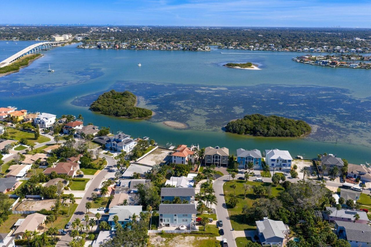 117 6th Street, Belleair Beach, FL 33786 Photo