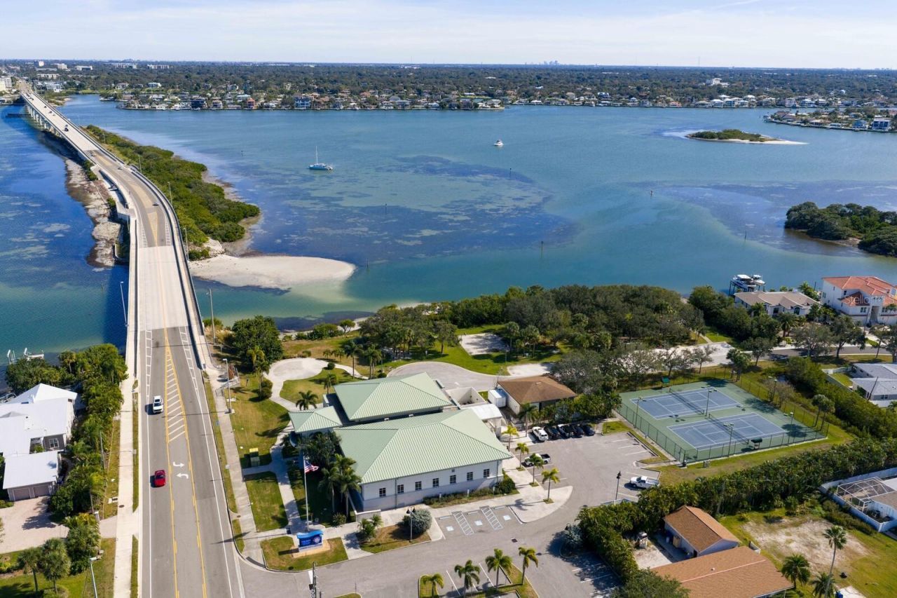 117 6th Street, Belleair Beach, FL 33786 Photo