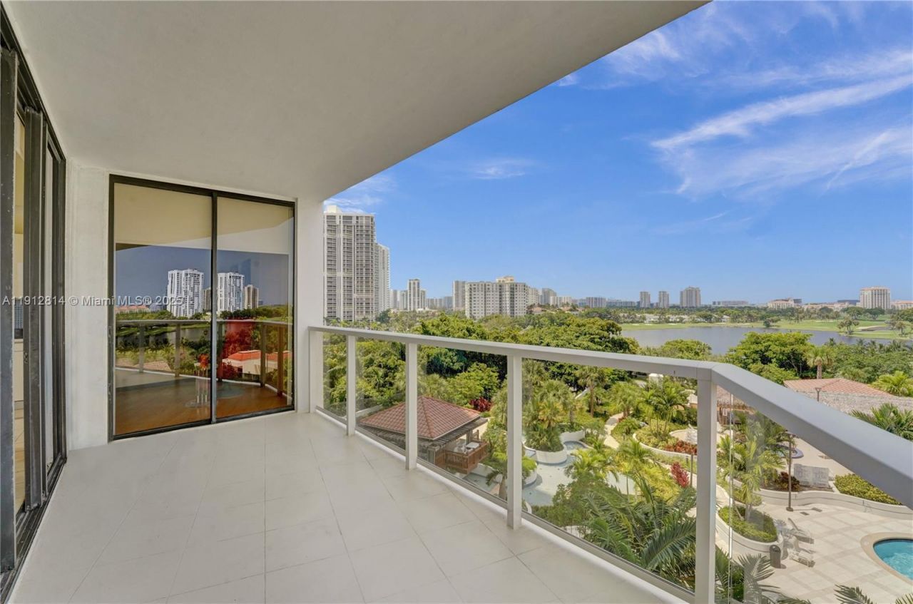 20281 E Country Club Dr, Unit 607, Aventura, FL 33180 Photo