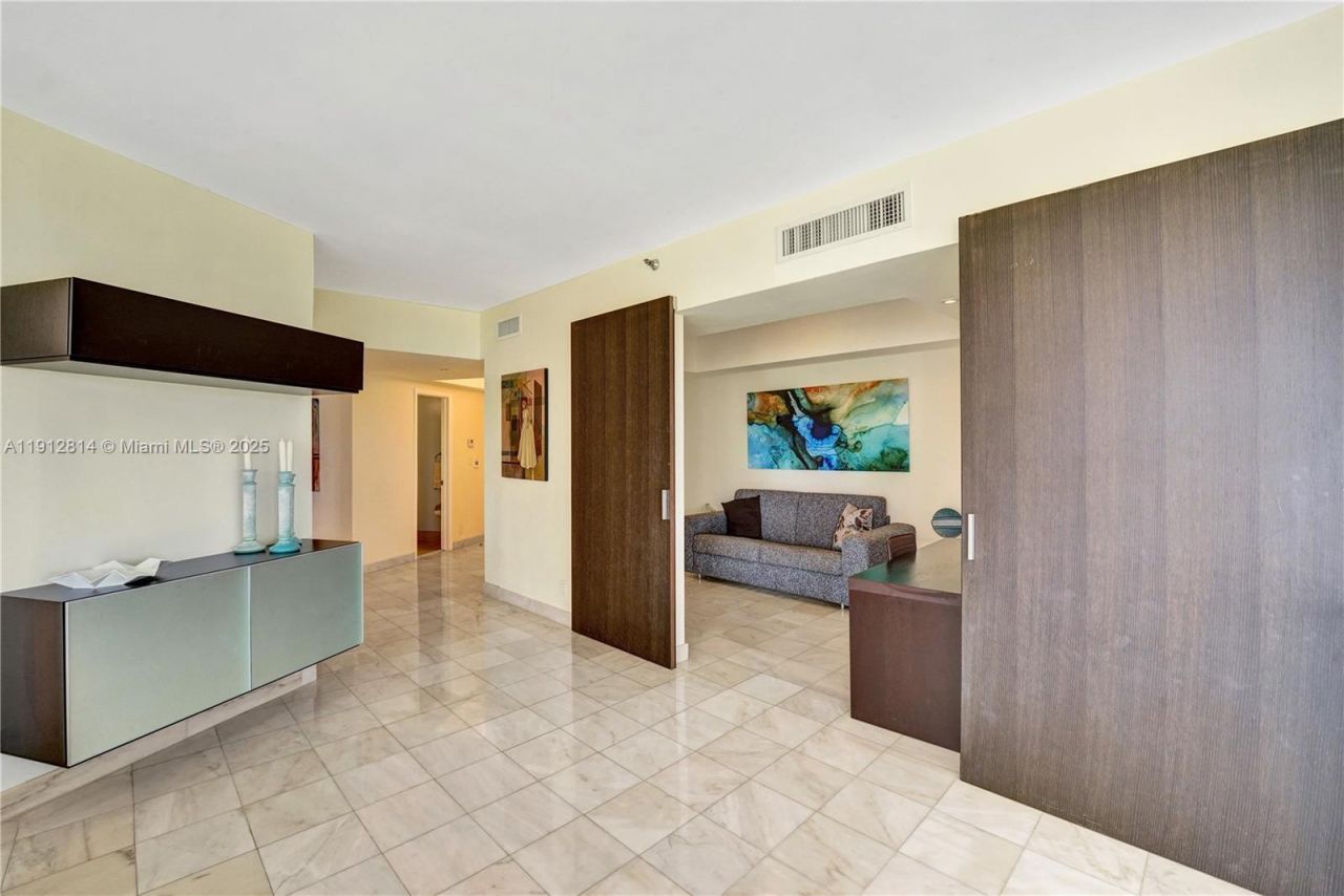 20281 E Country Club Dr, Unit 607, Aventura, FL 33180 Photo