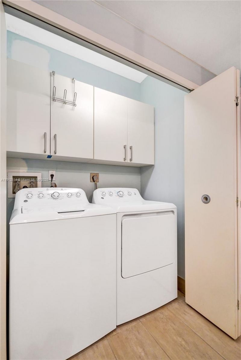 20281 E Country Club Dr, Unit 607, Aventura, FL 33180 Photo