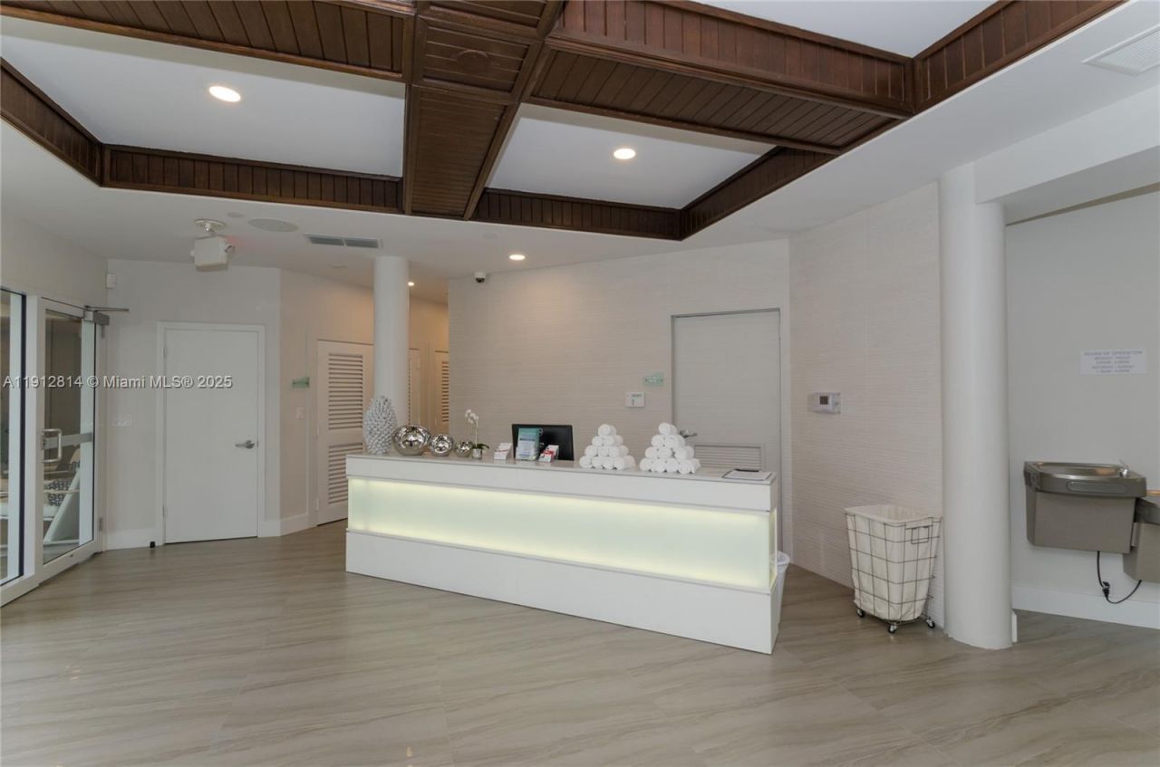 20281 E Country Club Dr, Unit 607, Aventura, FL 33180 Photo