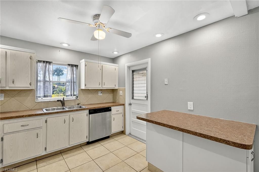 536 Pangola Dr, North Fort Myers, FL 33903 Photo