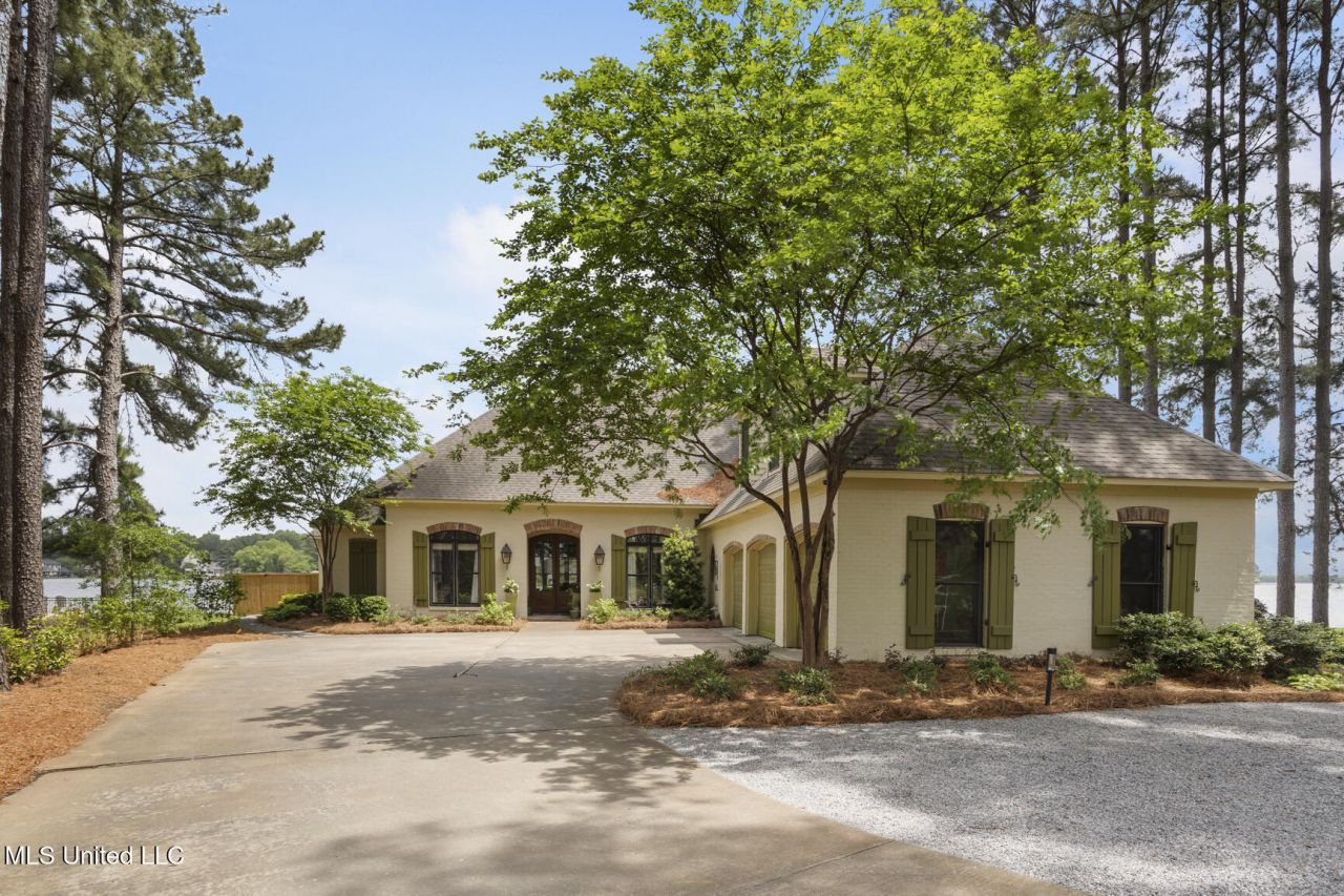 130 Northshore Point, Madison, MS 39110 Main Photo