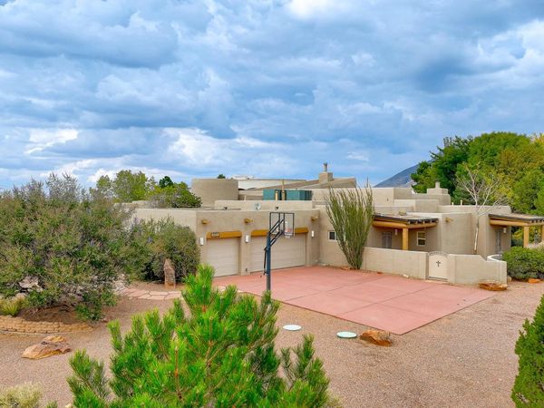 10421 OAKLAND Avenue NE, Albuquerque, NM 87122