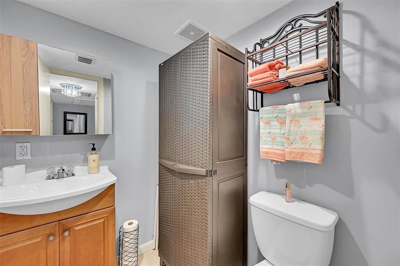 3100 N Palm Aire Dr, Unit 606, Pompano Beach, FL 33069 Photo