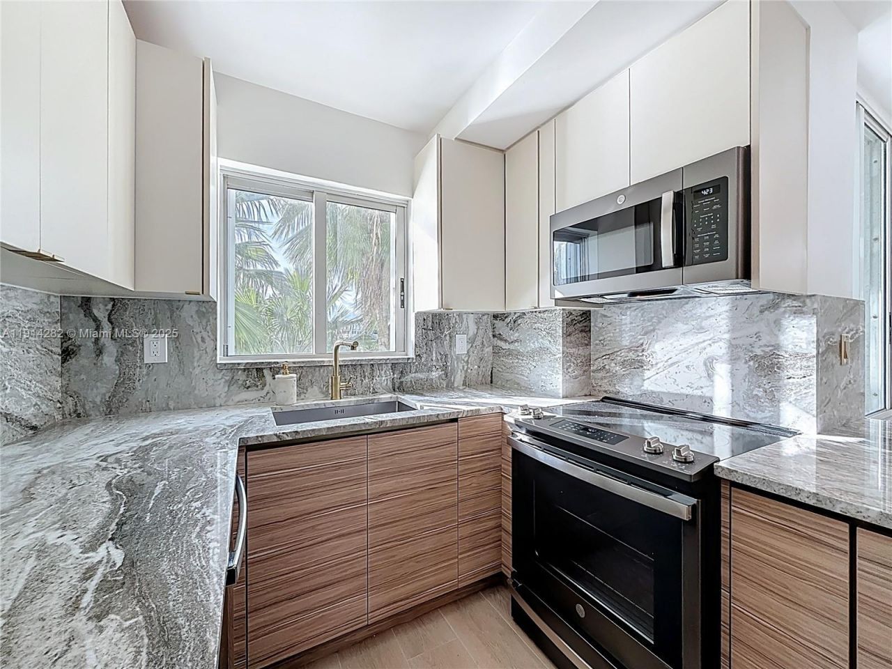 5900 Collins Ave, Unit 508, Miami Beach, FL 33140 Photo