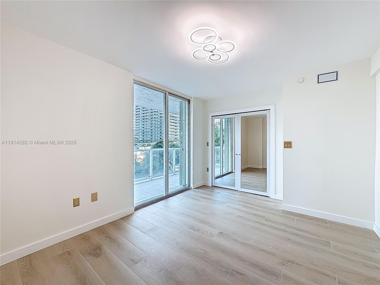 5900 Collins Ave, Unit 508, Miami Beach, FL 33140 Photo