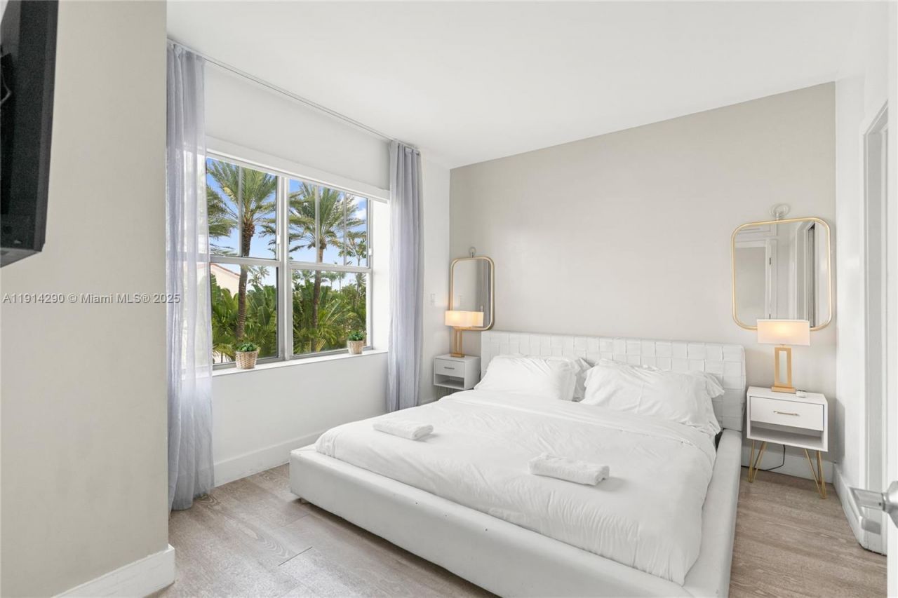 1060 Ocean Dr, Unit D307, Miami Beach, FL 33139 Photo