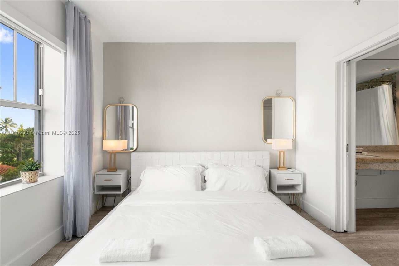 1060 Ocean Dr, Unit D307, Miami Beach, FL 33139 Photo