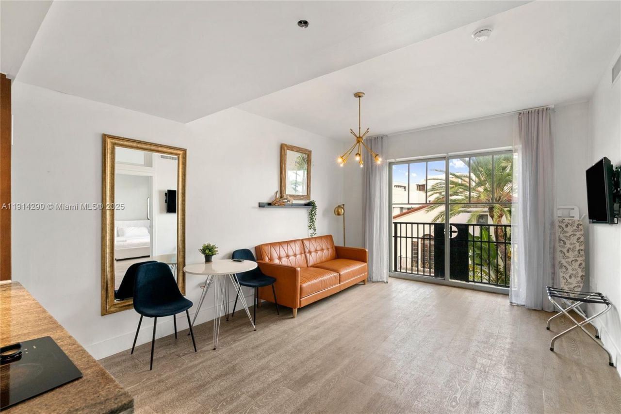 1060 Ocean Dr, Unit D307, Miami Beach, FL 33139 Photo