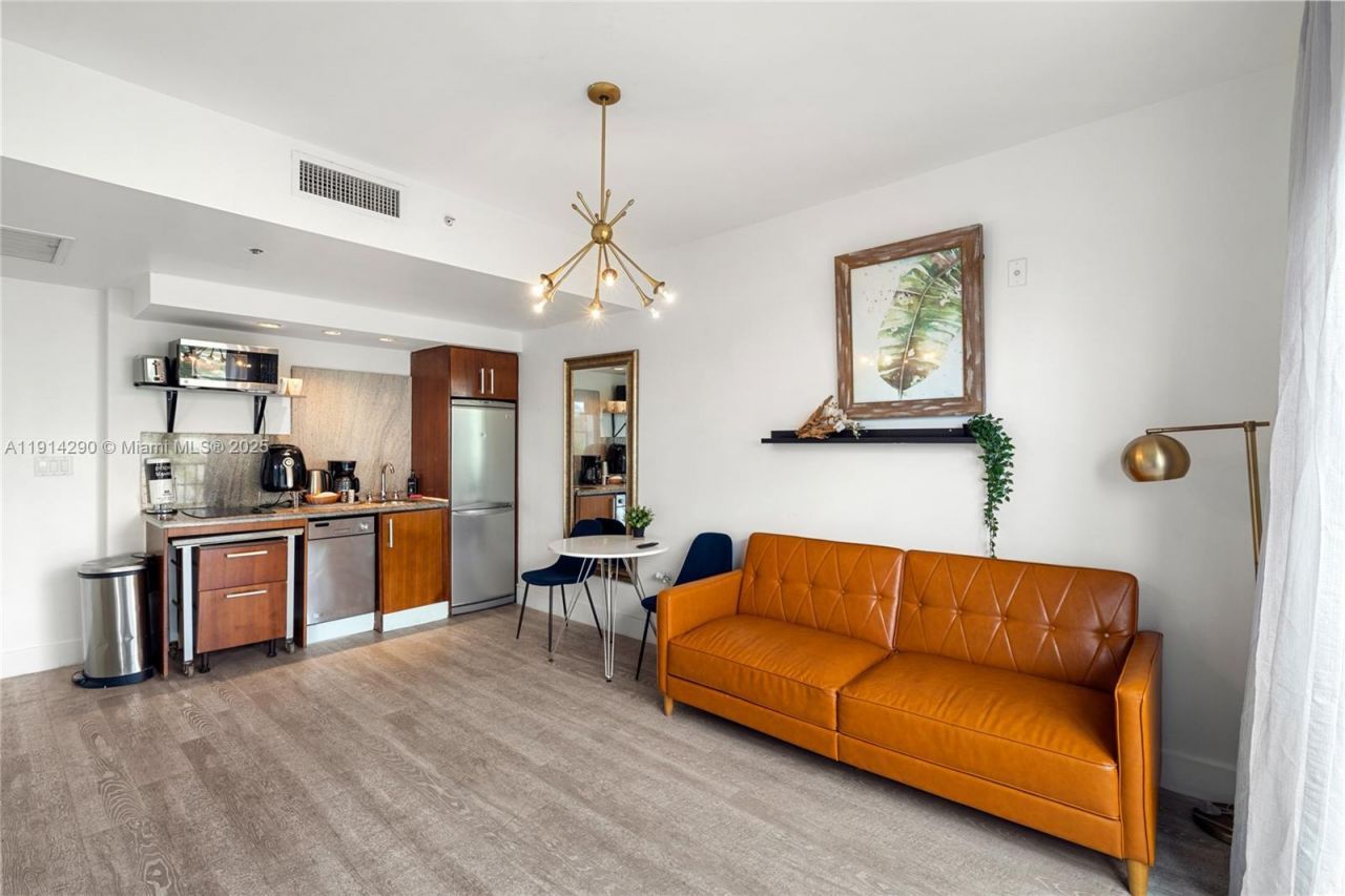 1060 Ocean Dr, Unit D307, Miami Beach, FL 33139 Photo