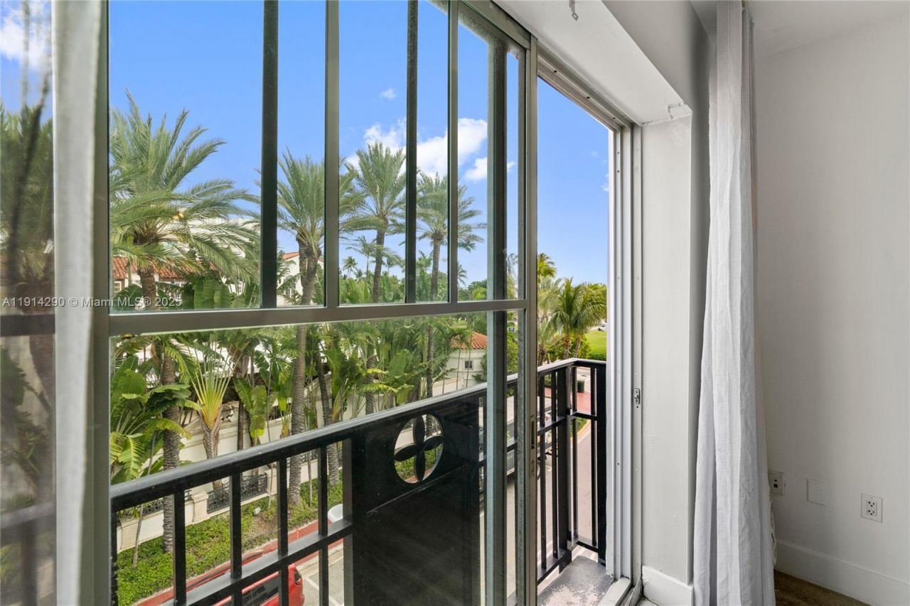 1060 Ocean Dr, Unit D307, Miami Beach, FL 33139 Photo