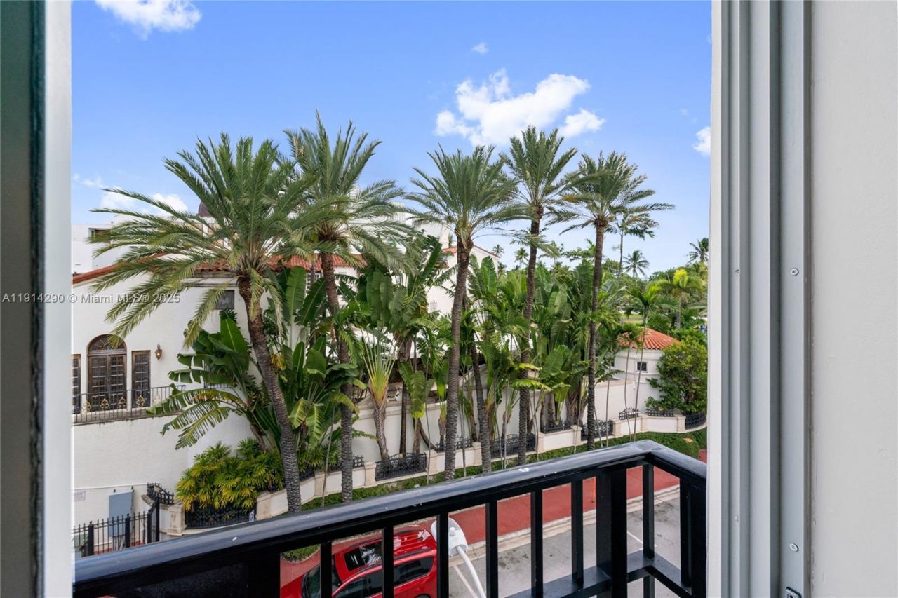 1060 Ocean Dr, Unit D307, Miami Beach, FL 33139 Photo