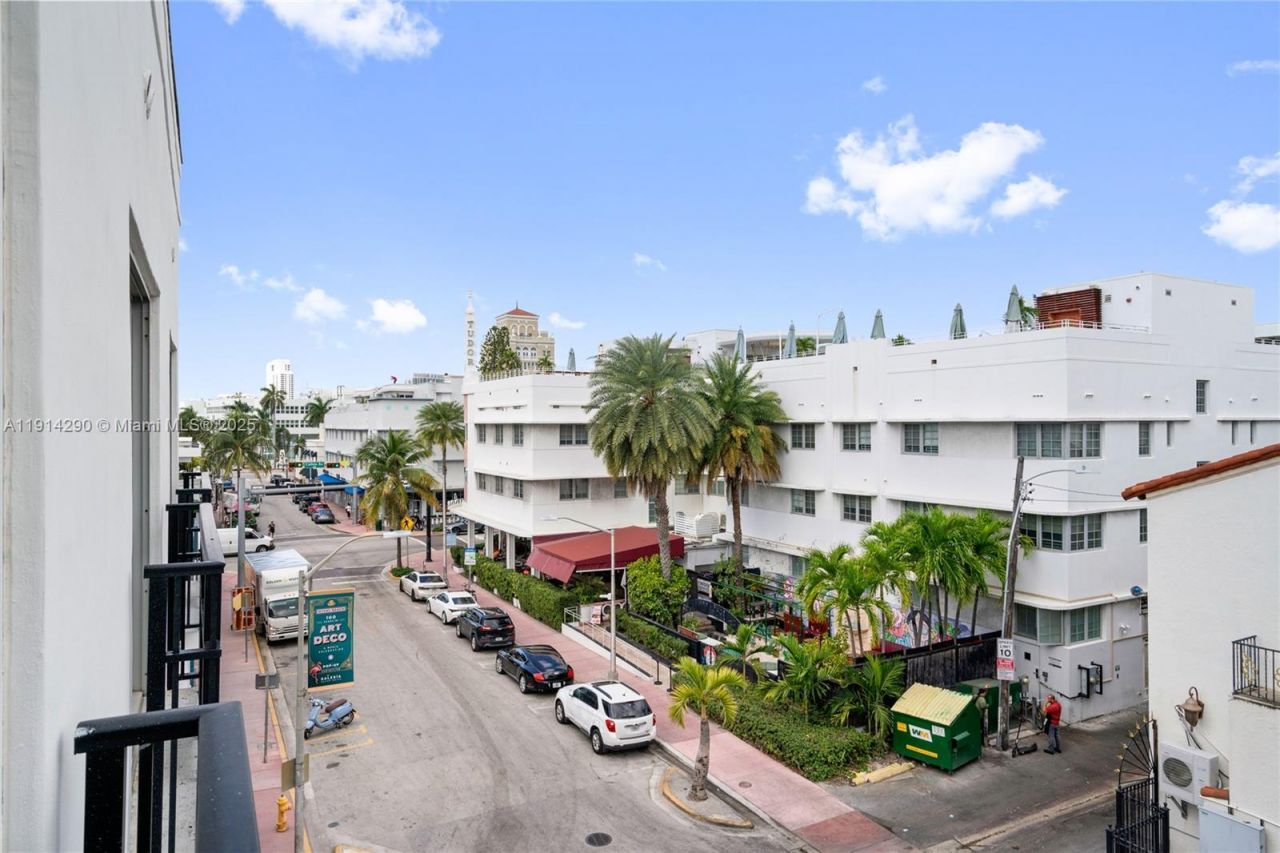1060 Ocean Dr, Unit D307, Miami Beach, FL 33139 Photo