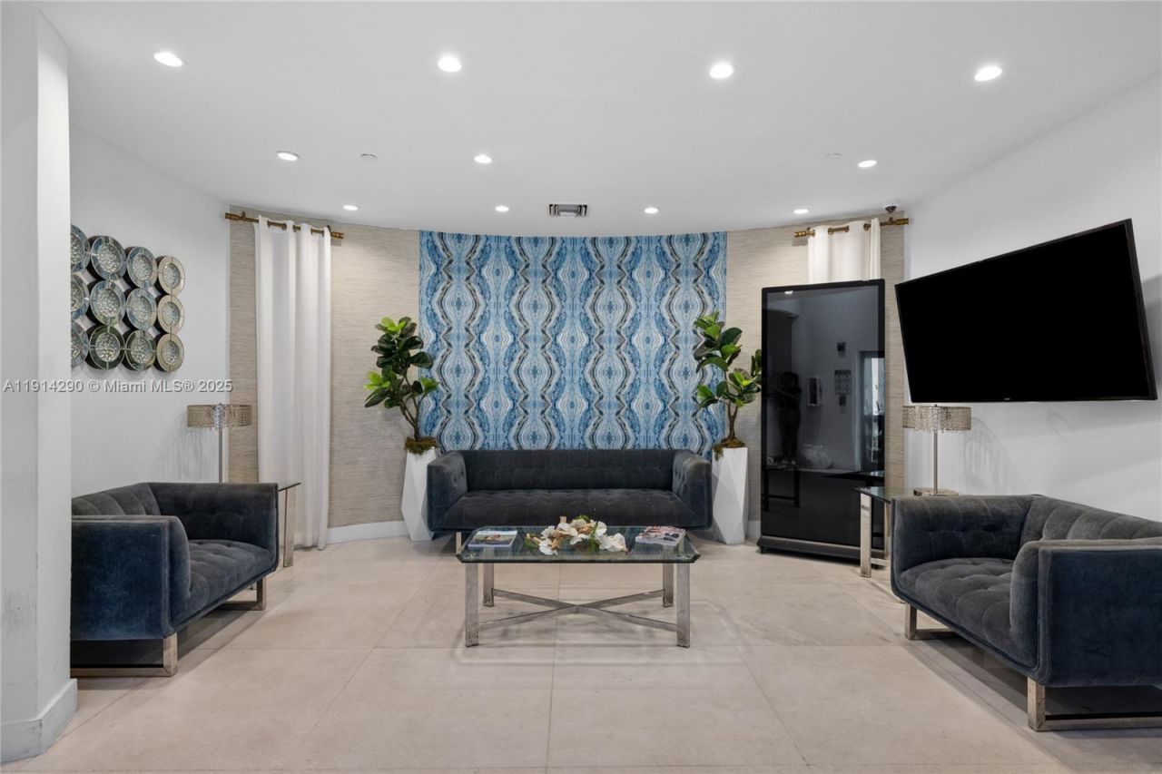 1060 Ocean Dr, Unit D307, Miami Beach, FL 33139 Photo