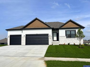 11908 S 118 Street, Papillion, NE 68046