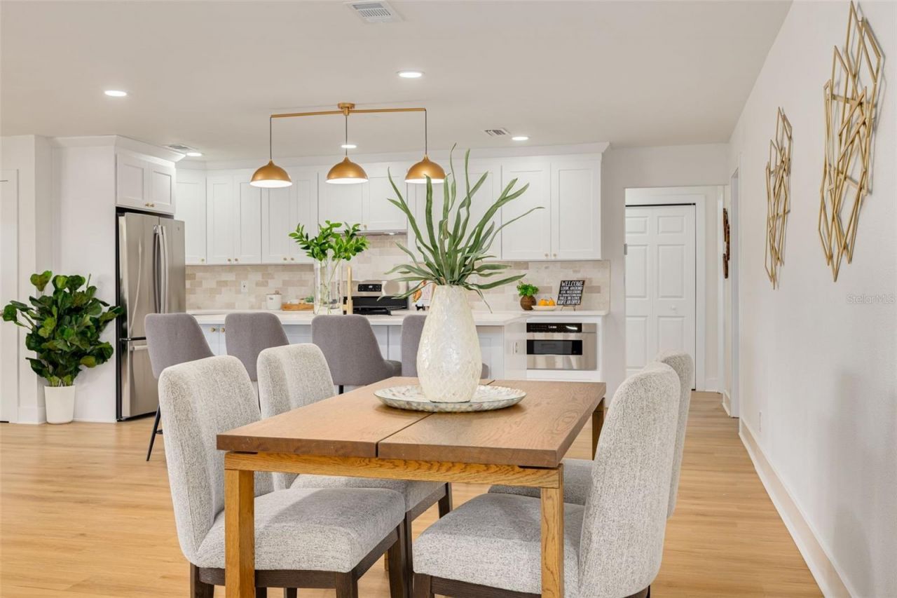 869 Deville Drive E, Largo, FL 33771 Photo