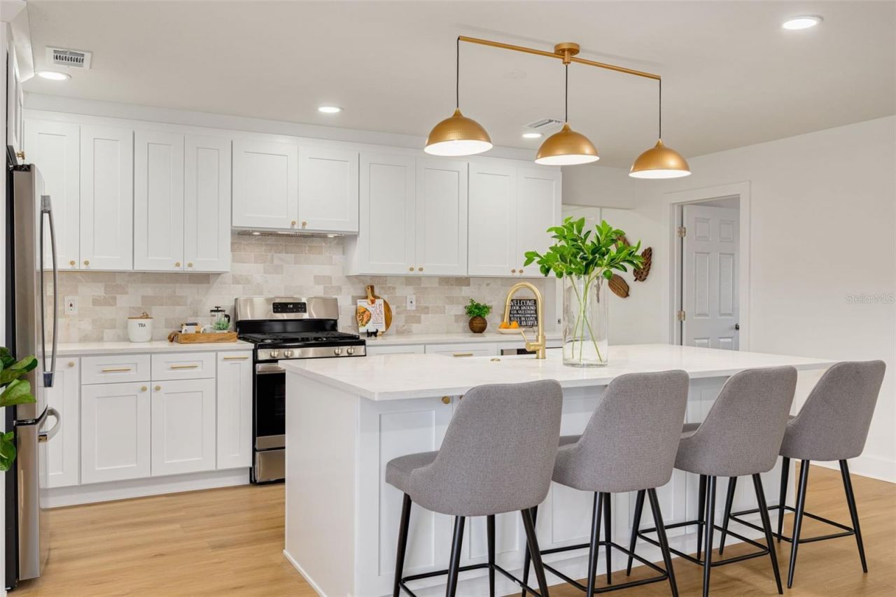 869 Deville Drive E, Largo, FL 33771 Photo