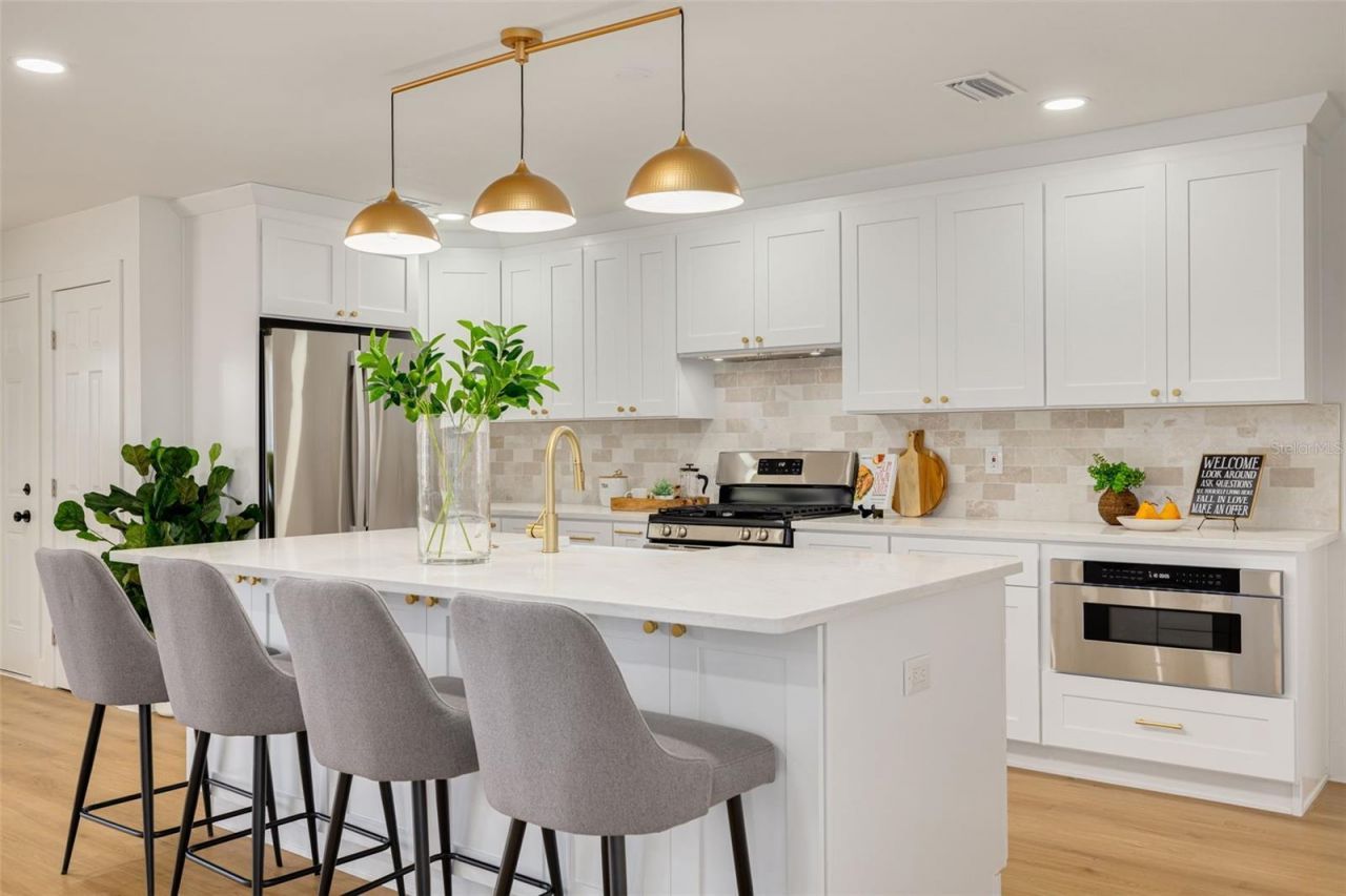 869 Deville Drive E, Largo, FL 33771 Photo