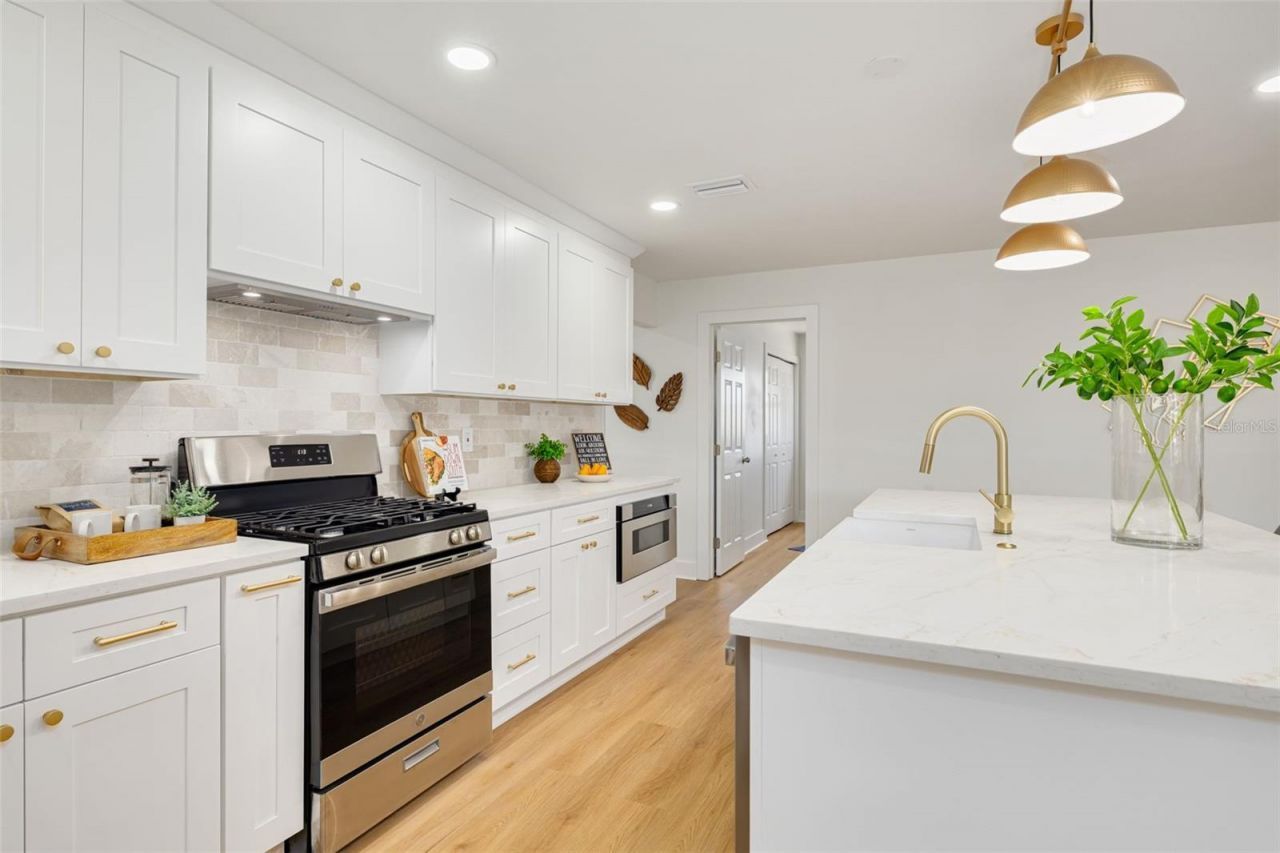 869 Deville Drive E, Largo, FL 33771 Photo