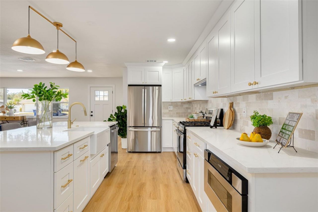 869 Deville Drive E, Largo, FL 33771 Photo