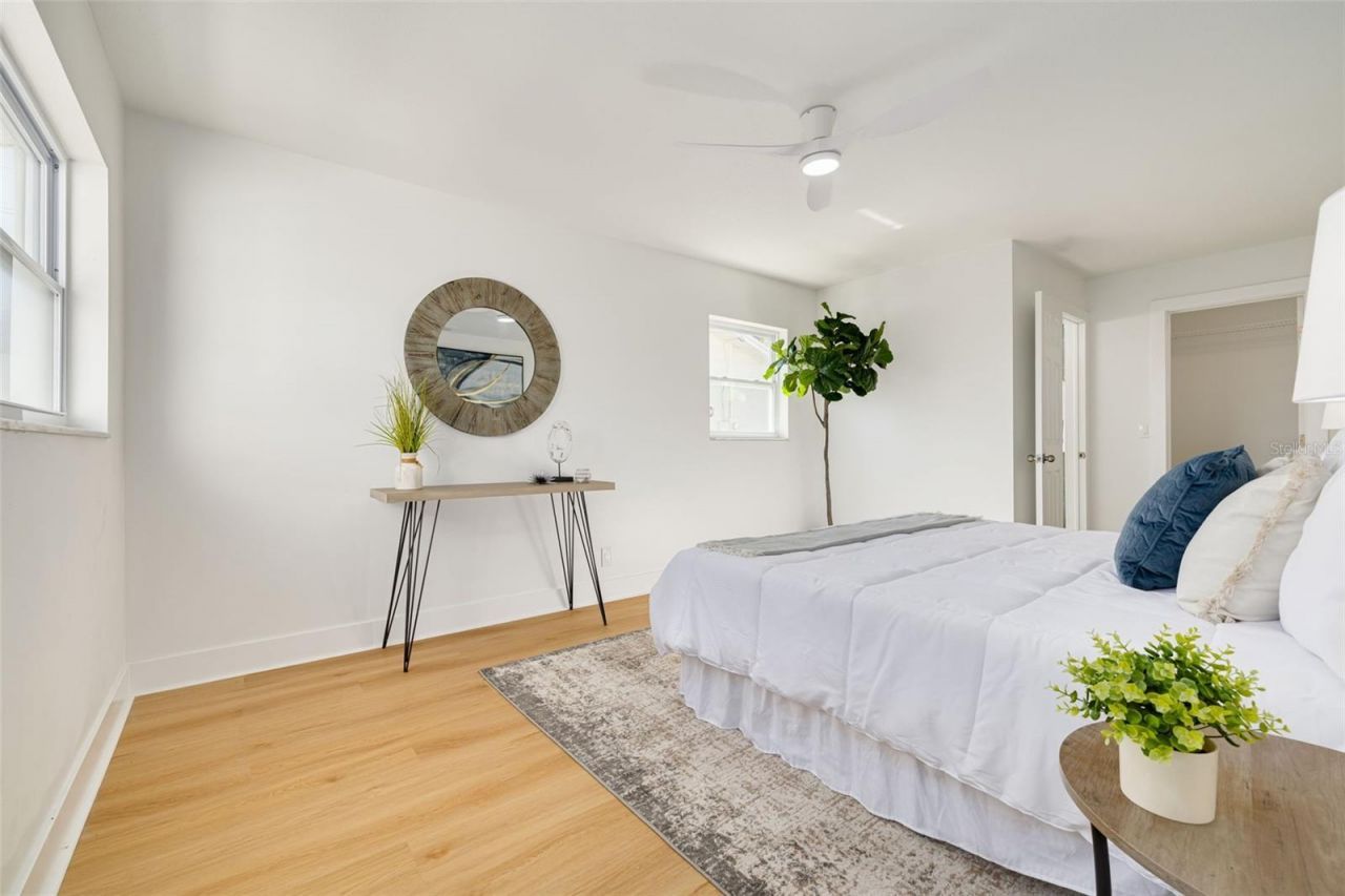 869 Deville Drive E, Largo, FL 33771 Photo