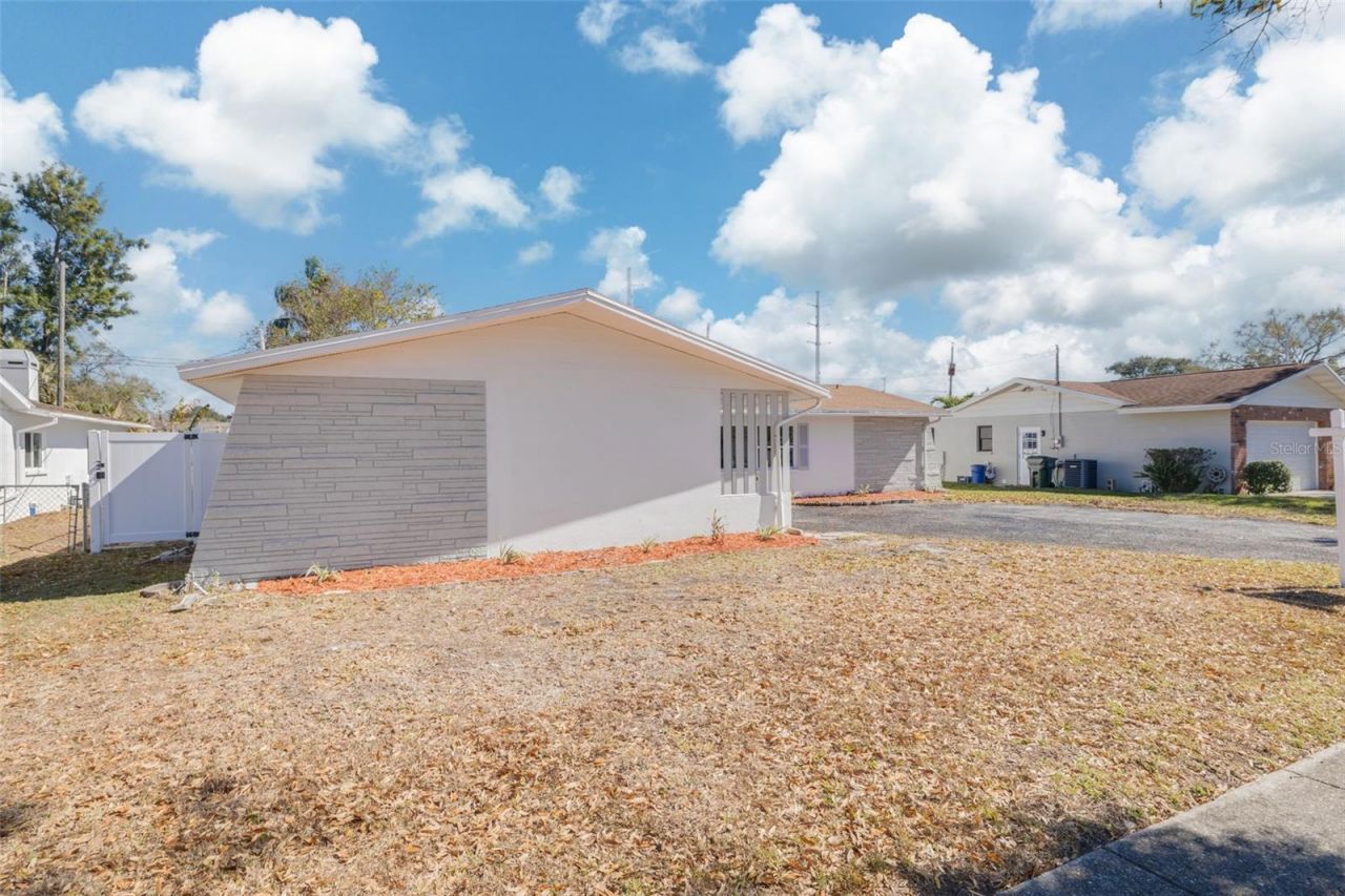 869 Deville Drive E, Largo, FL 33771 Photo