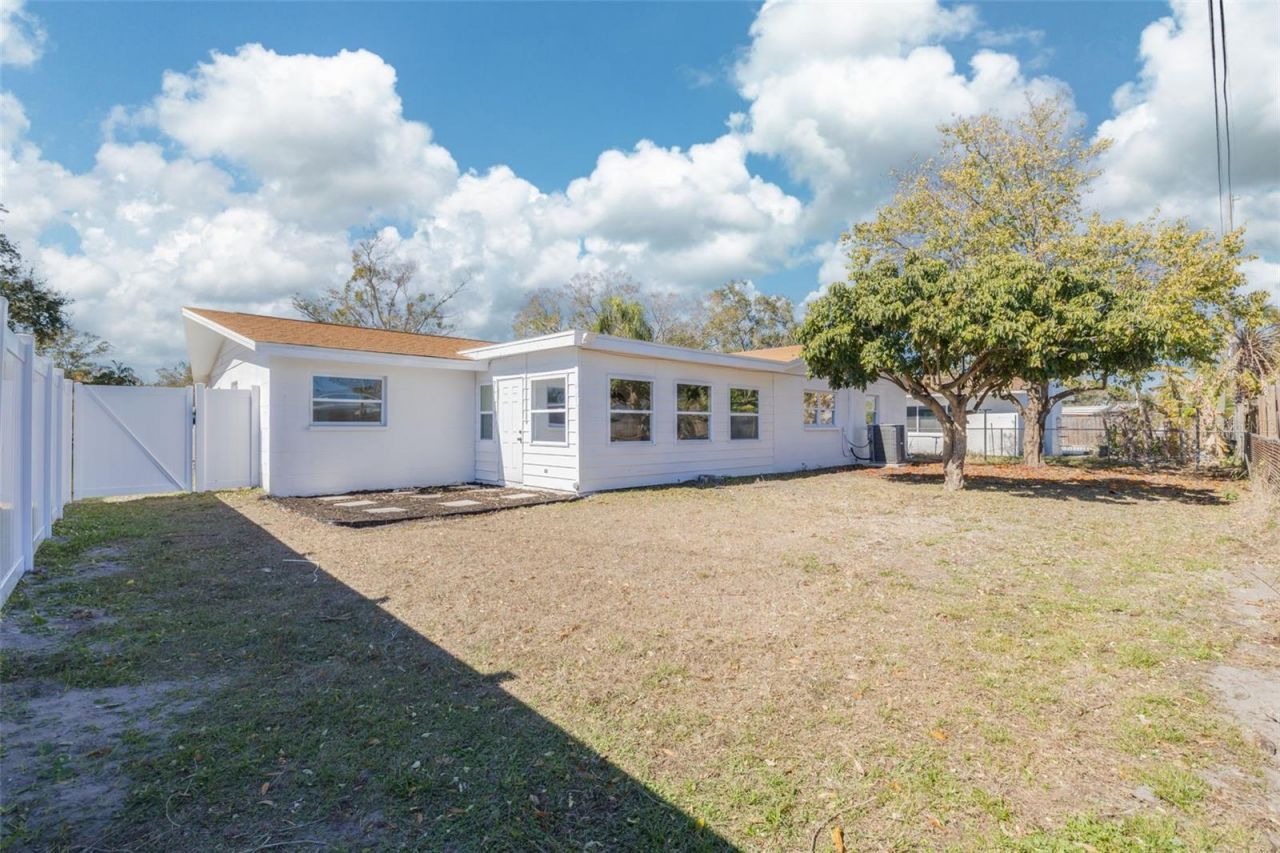 869 Deville Drive E, Largo, FL 33771 Photo