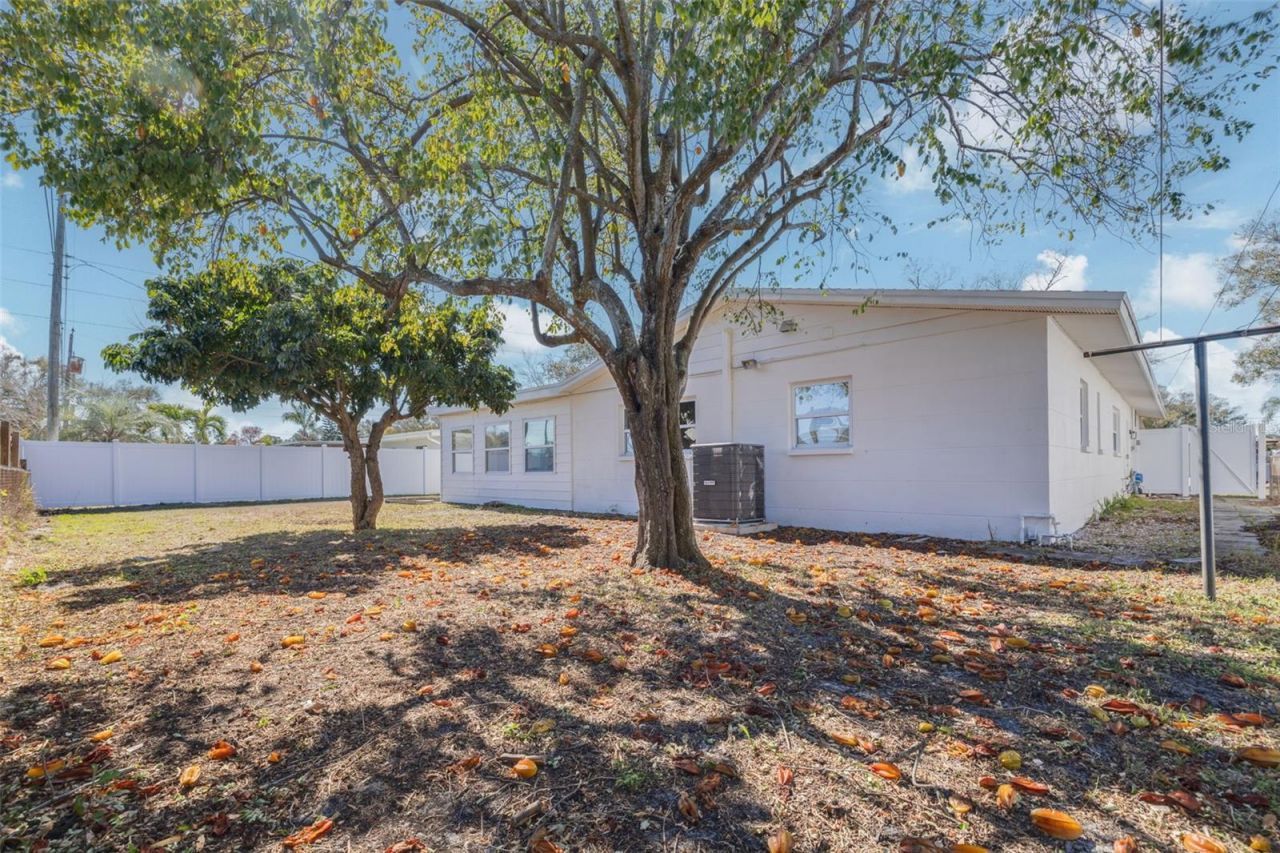 869 Deville Drive E, Largo, FL 33771 Photo