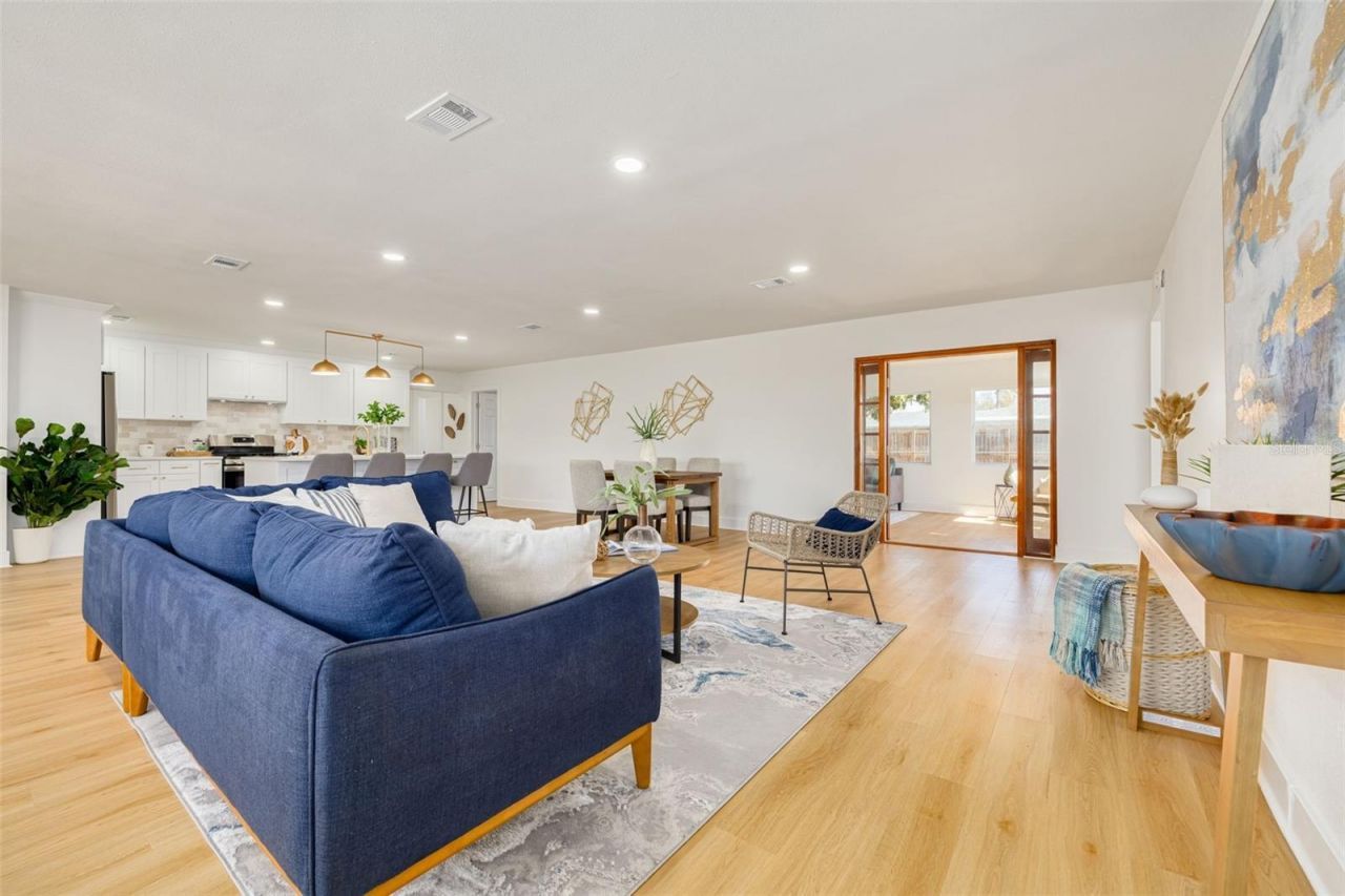 869 Deville Drive E, Largo, FL 33771 Photo