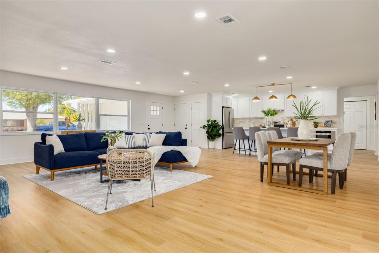 869 Deville Drive E, Largo, FL 33771 Photo