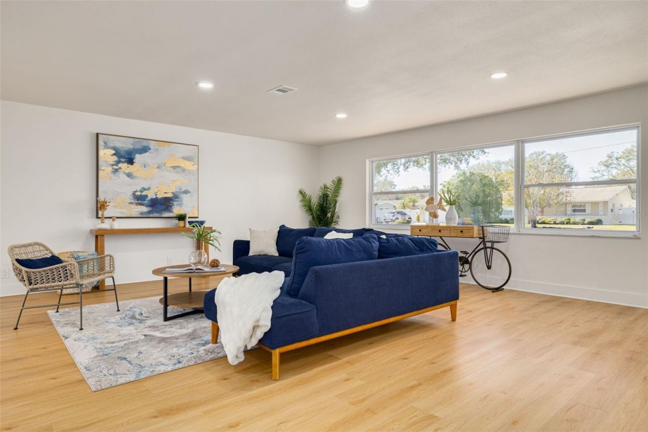 869 Deville Drive E, Largo, FL 33771 Photo