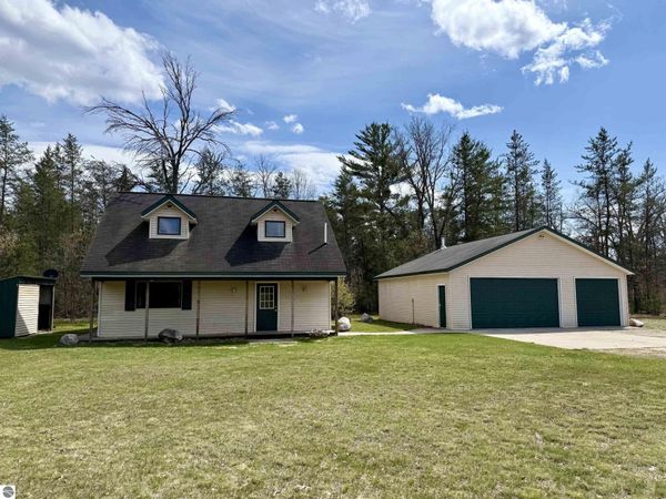 11164 Merrillville Road N, Irons, MI 49644