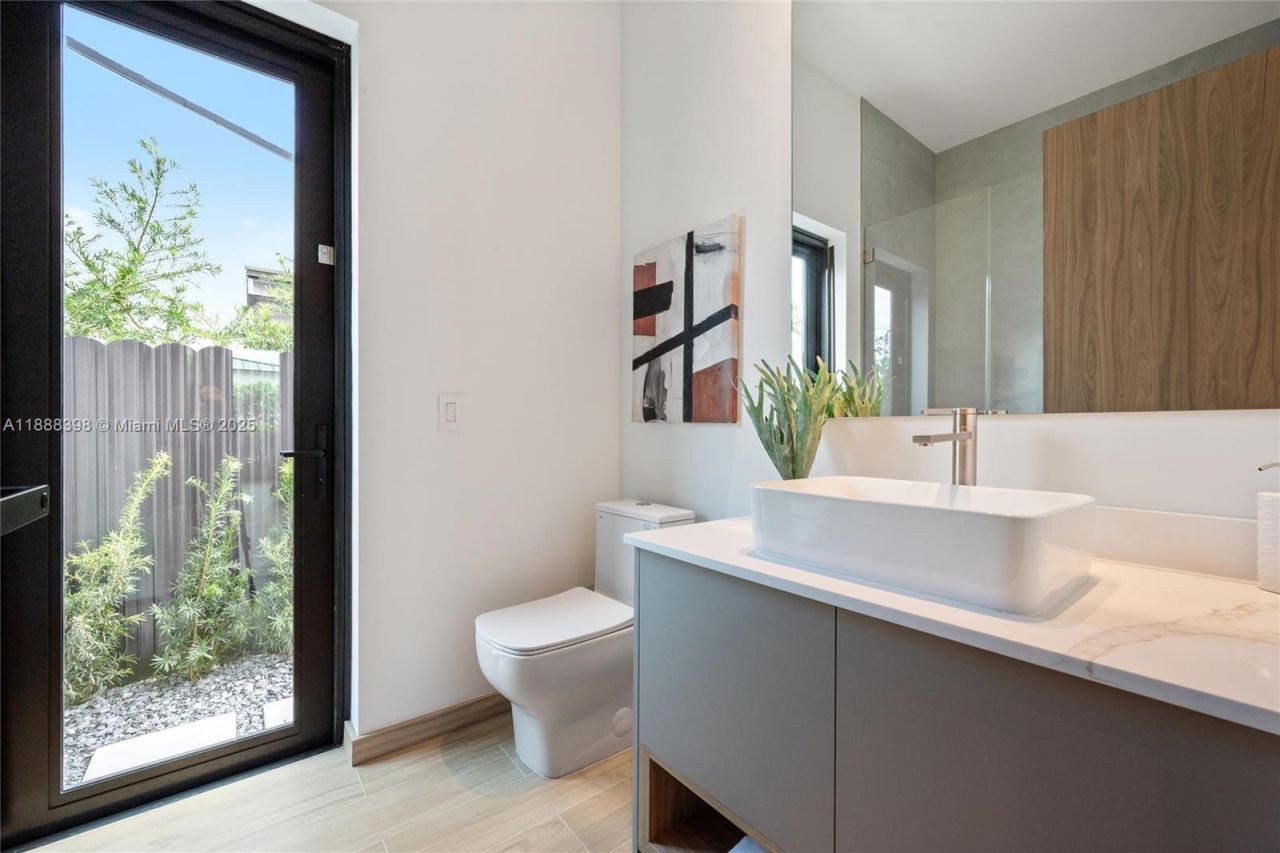 270 NE 46th St, Miami, FL 33137 Photo