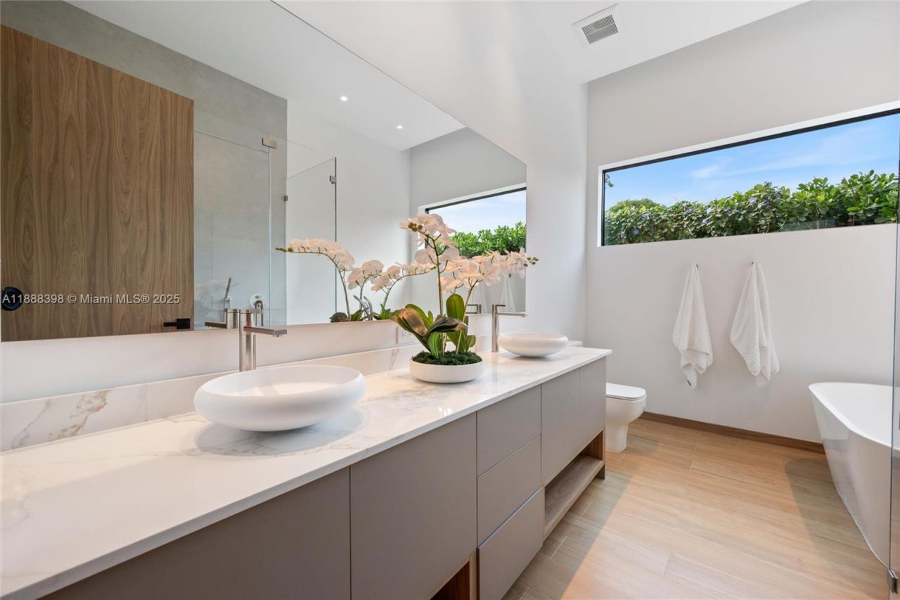 270 NE 46th St, Miami, FL 33137 Photo