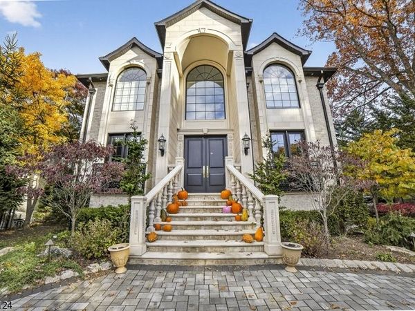 1096 Briar Way, Fort Lee, NJ 07024