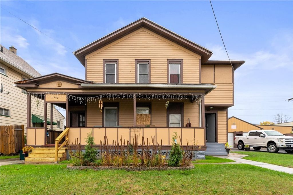 807 Avenue D, Rochester, NY 14621 Main Photo