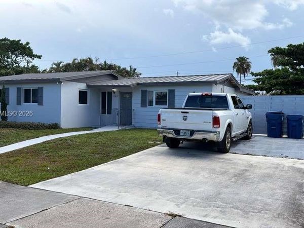 17902 NW 81st Ct, Hialeah, FL 33015