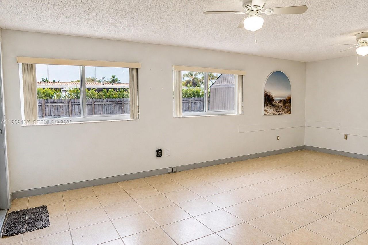 17902 NW 81st Ct, Hialeah, FL 33015 Photo
