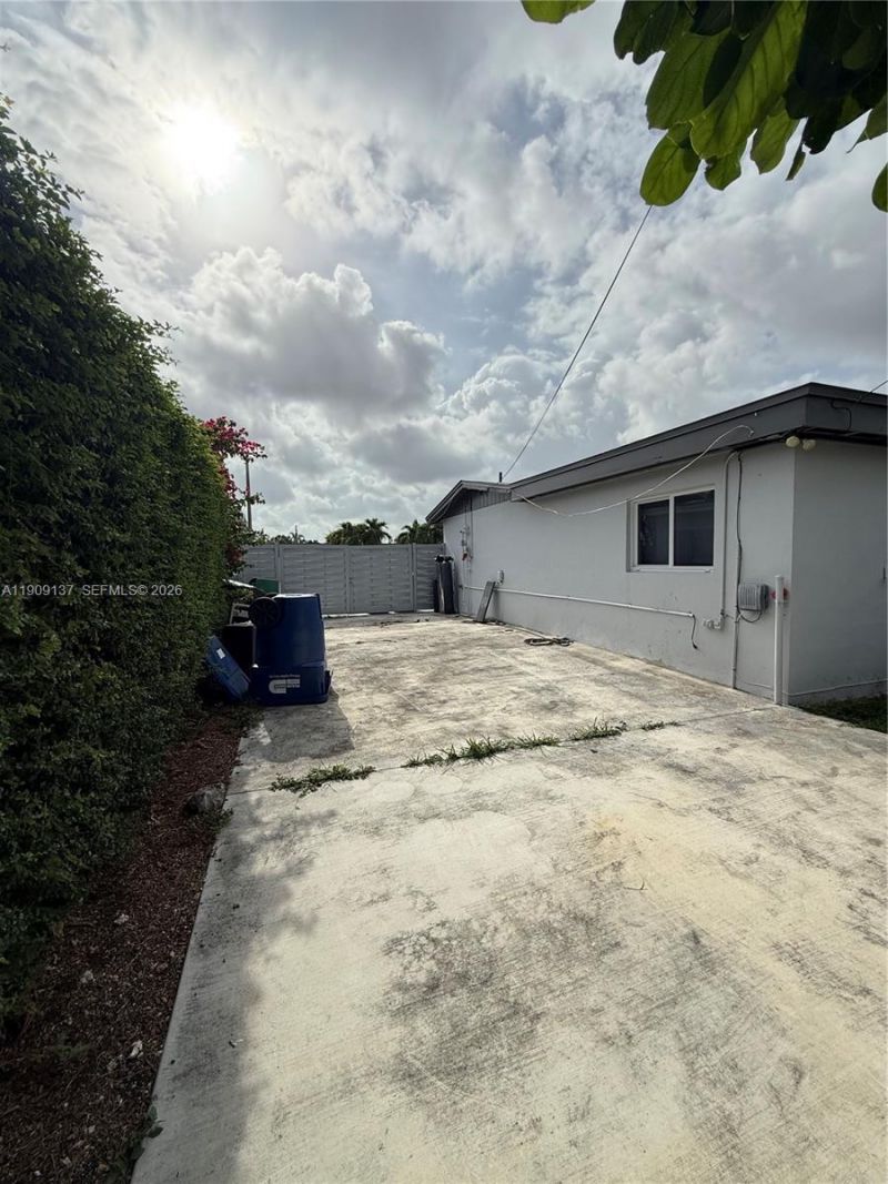 17902 NW 81st Ct, Hialeah, FL 33015 Photo